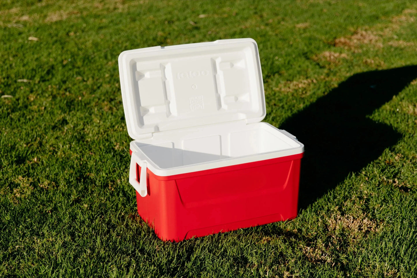 48-Quart Outdoor Picnic Camping Cooler, Red, Portable and Easy to Clean, Large Capacity, Perfect for Friends Gathering